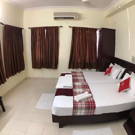 Hotel Mjm Plaza à Kochi Extérieur photo