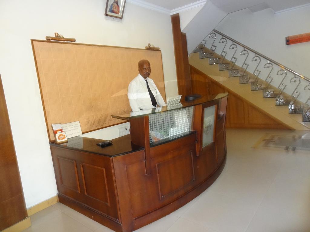 Hotel Mjm Plaza à Kochi Extérieur photo