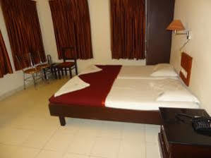 Hotel Mjm Plaza à Kochi Extérieur photo